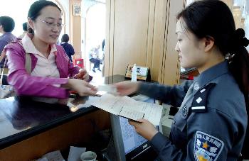 图文:南京、苏州、无锡三市实行按需申请护照