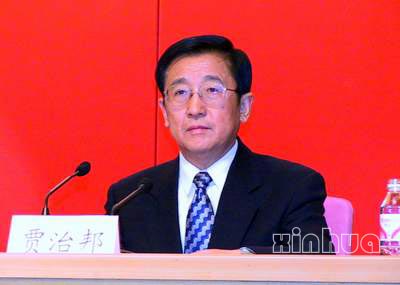 图文:陕西省省长贾治邦在记者招待会上