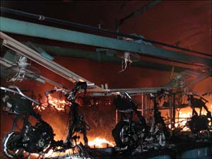 浙江台州一公司发生重大火灾 大片厂房被焚(图