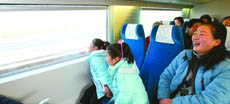 上海磁浮列车一票难求 车票已预售至11日(图)