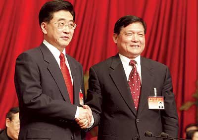 图文:北京市委书记刘淇与北京市长孟学农握手