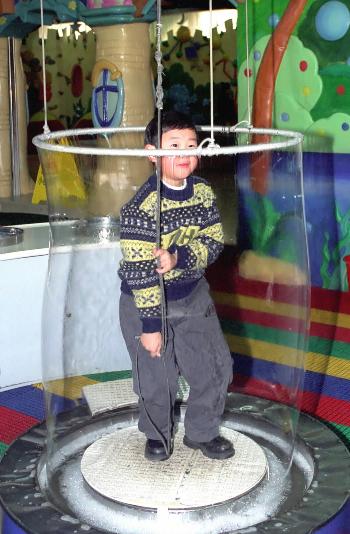 朋友天予在中国科技馆儿童科学乐园泡泡世界