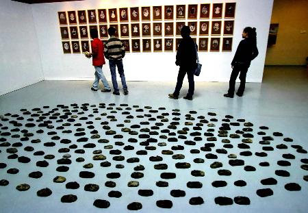 图文:.*[文化娱乐](彩1)国际当代女性艺术家展在京举办