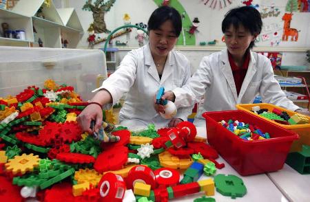 图文:北京一幼儿园准备接纳一线医务人员的子
