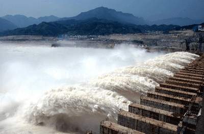 图文:三峡大坝泄水设施运行正常