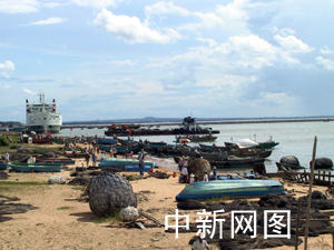 海口50余艘被台风科罗旺击沉的渔船已获打捞