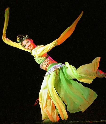 图文:陈颖洁在中国古典舞青年(女子)组决赛中表