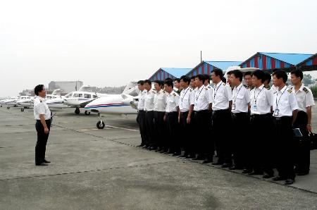 9月4日    飞行员的摇篮     9月3日,中国民航飞行学院广汉分院的