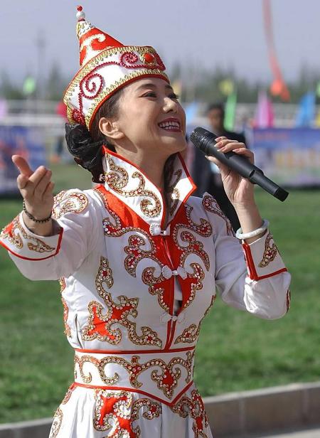 著名蒙古族女歌手萨日
