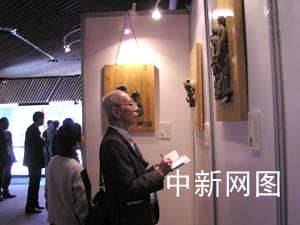 万兆泉广东民间风情雕塑展在悉尼市政厅开幕(
