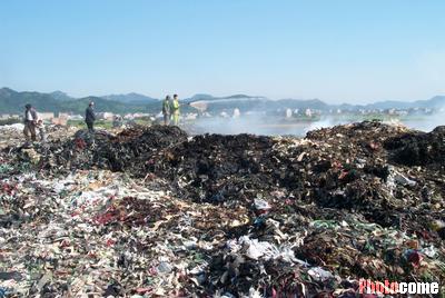 温岭: 垃圾山持续一周自燃 垃圾处理问题困扰鞋