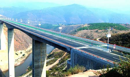 组图:云南元磨高速公路12月28日正式通车