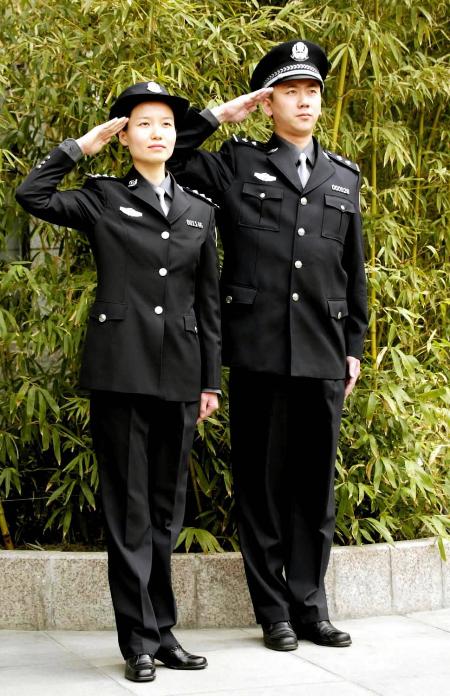 图文:经国务院批准统一着装的部门及人员的制服(一)(5)