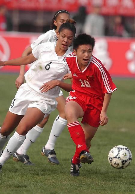 图文:-中国青年女足负美国女足U21国家队
