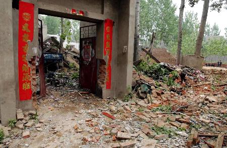 河南新郑非法鞭炮厂发生爆炸 造成4死5伤(组图)