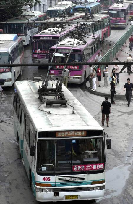 图文:(晚报1)电车告别山城重庆