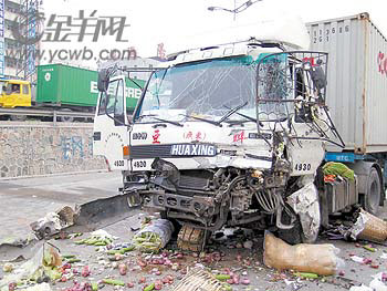 凌晨飞车三天送命11条 深圳交警部门研究对策(图)