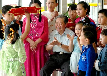 图文:天津4000离休干部参与未成年人思想道德