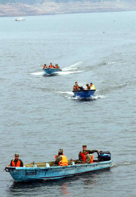 6月22日,小浪底库区发生特大沉船事故后,河南洛阳,开封,济源三市及