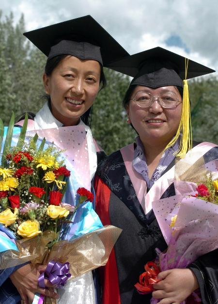图文:西藏大学培养出首位女硕士(4)