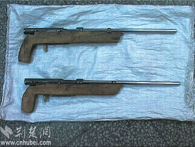武汉系列宾馆劫案告破 抓5嫌疑人缴2把霰弹枪(组图)