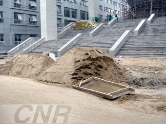 新闻中心 国内新闻 > 正文首都师范大学工地内未遮盖的沙堆   在北京
