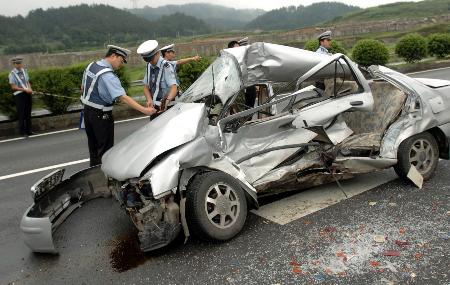 图文:(1)贵遵高等级公路发生一起重大交通事故