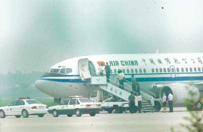 北京飞长沙航班被劫持 飞机迫降郑州机场