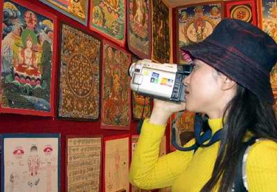 组图:西藏民族手工艺品畅销