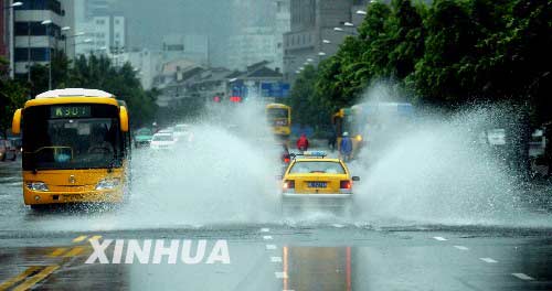 台风 艾利 造成温州瑞安部分村民被洪水围困 (