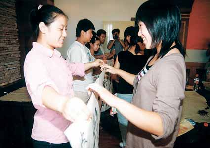 日本一宫市中学生女排友好交流团访问淮州中学