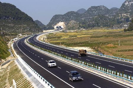 图文:贵州第一路―清镇高速公路即将建成通车(3)
