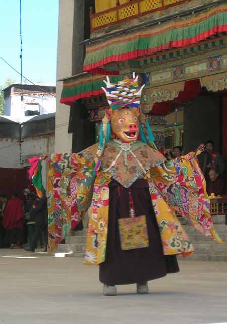 扎什伦布寺一年一度跳神节 举行跳神驱鬼仪式 (组图)