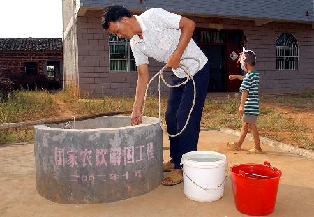 图文:我国将提前解决5000万农村人口饮水问题