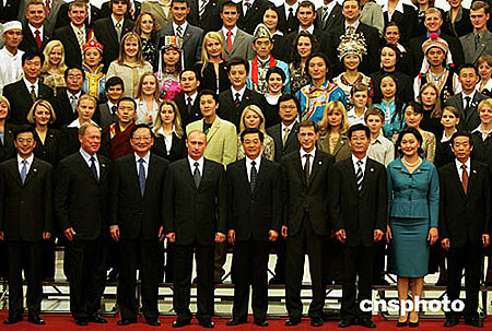 组图：胡锦涛与普京共同会见俄中青年代表