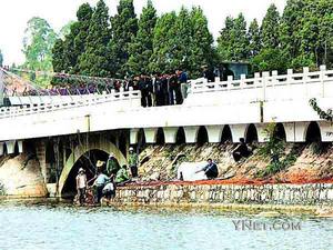 北京旅行团昆明石林车祸续:遇难家属获10万赔