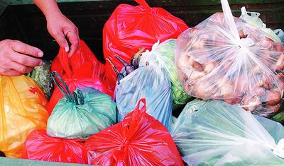 廉价塑料袋当心有毒! 专家建议禁用由废弃回料
