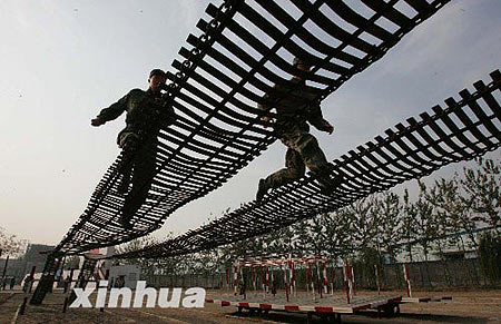 东盟代表观摩中国特种部队反劫持演练(组图)
