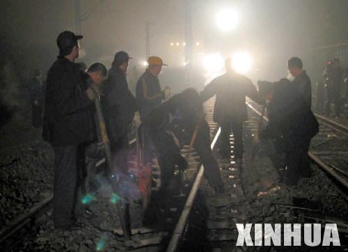图文:哈尔滨发生旅客列车脱轨事故