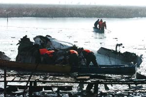 组图：包头飞往上海失事客机53人全部遇难