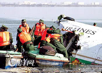 东航空难:今天抽水寻找黑匣子(图)