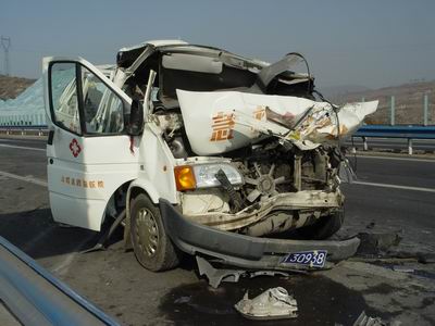 河南连霍高速公路发生36车追尾事故12人重伤