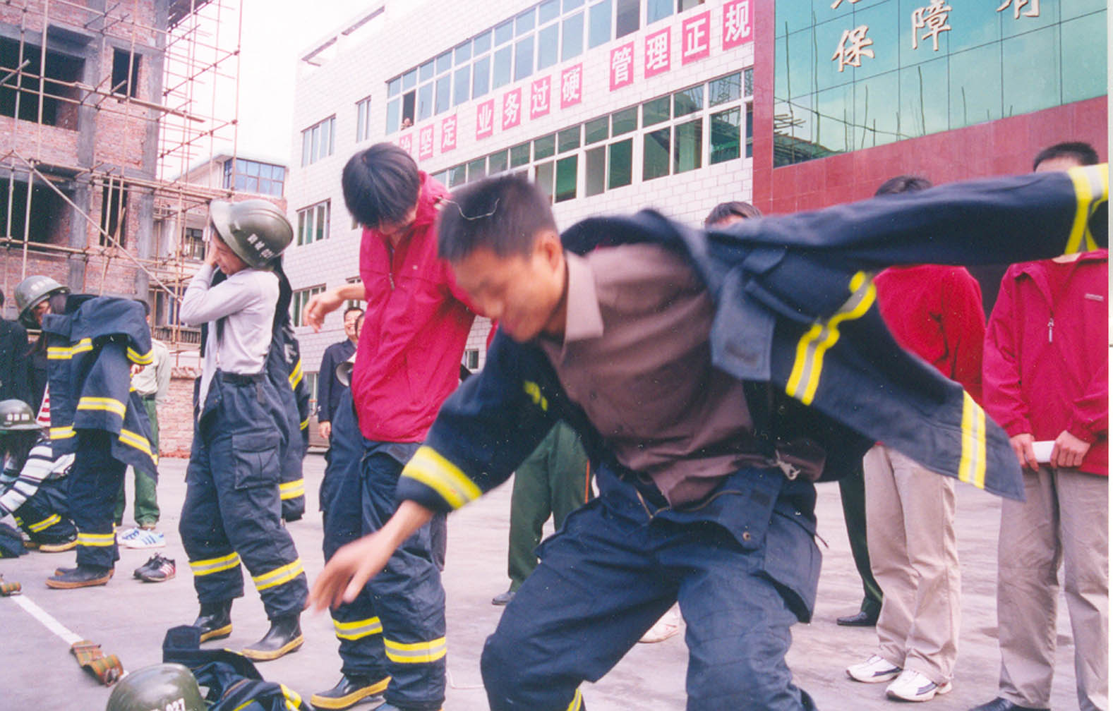 湖南:怀化医专4000多名学生争当义务消防员(图