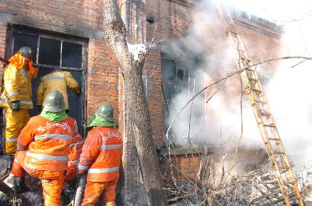 图文：哈尔滨一工厂发生燃烧爆炸(1)