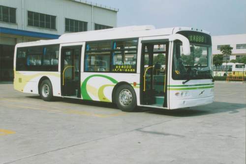 上海推出国内最宽车门公交车 将成主流车型 (图