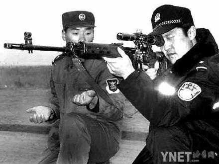 专业狙击手亮相天津 每人熟用3种枪械(组图)