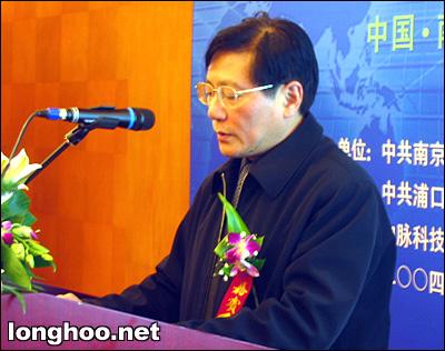 委秘书长,全国人大内务司法委员会副主任委员束怀德发言全国政协委员