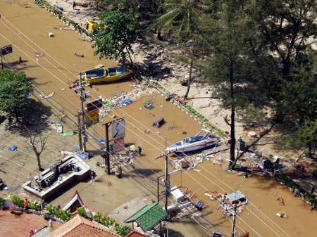 泰国发生大海啸 台旅客一死三伤(图)