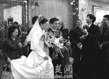 (图文)宜昌婚庆渐成大产业