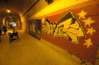 象山隧道的涂鸦